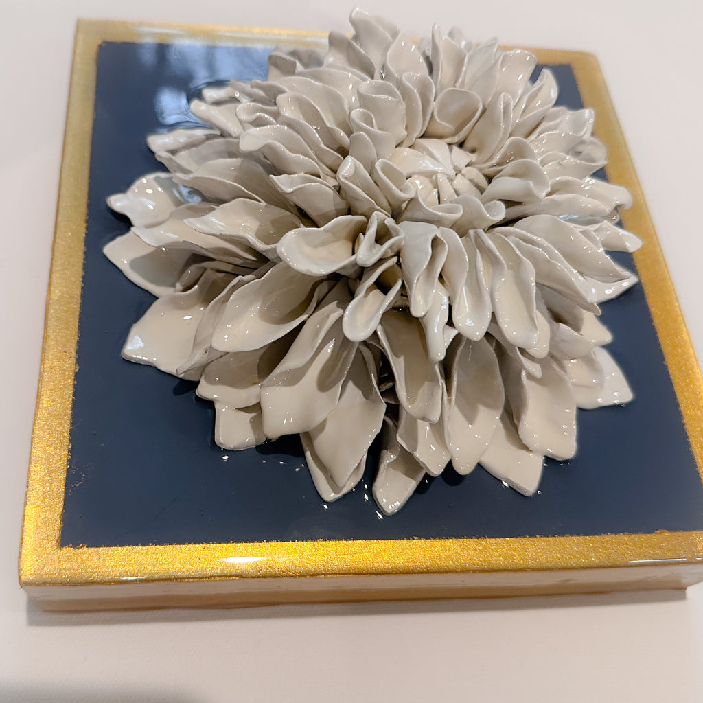 Wedgewood Blue Giant Dahlia